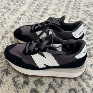 NEW Women's New Balance 237 Black white Size 5